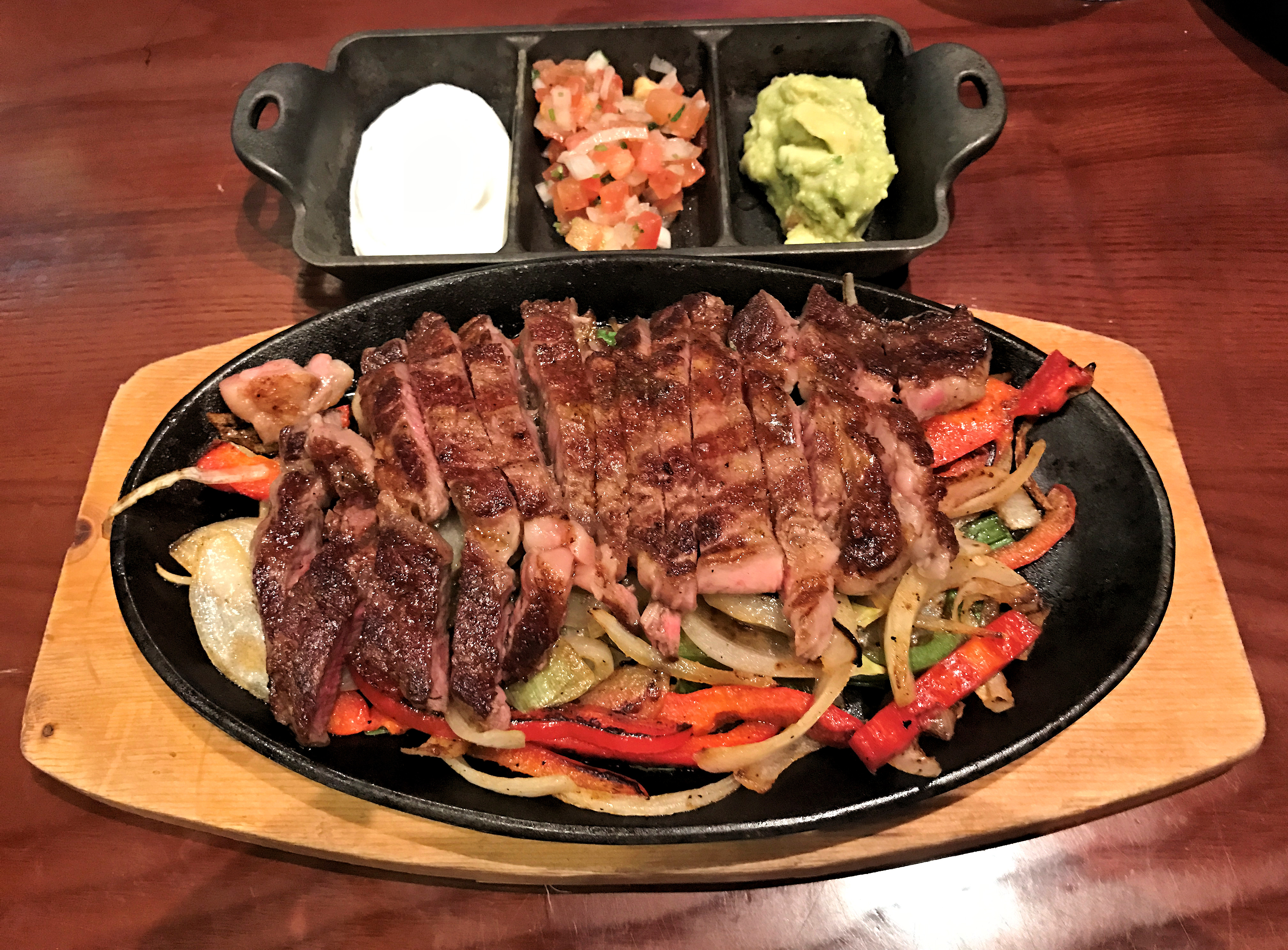 Carne Asada — prvotřídní skirt steak grilovaný k dokonalosti